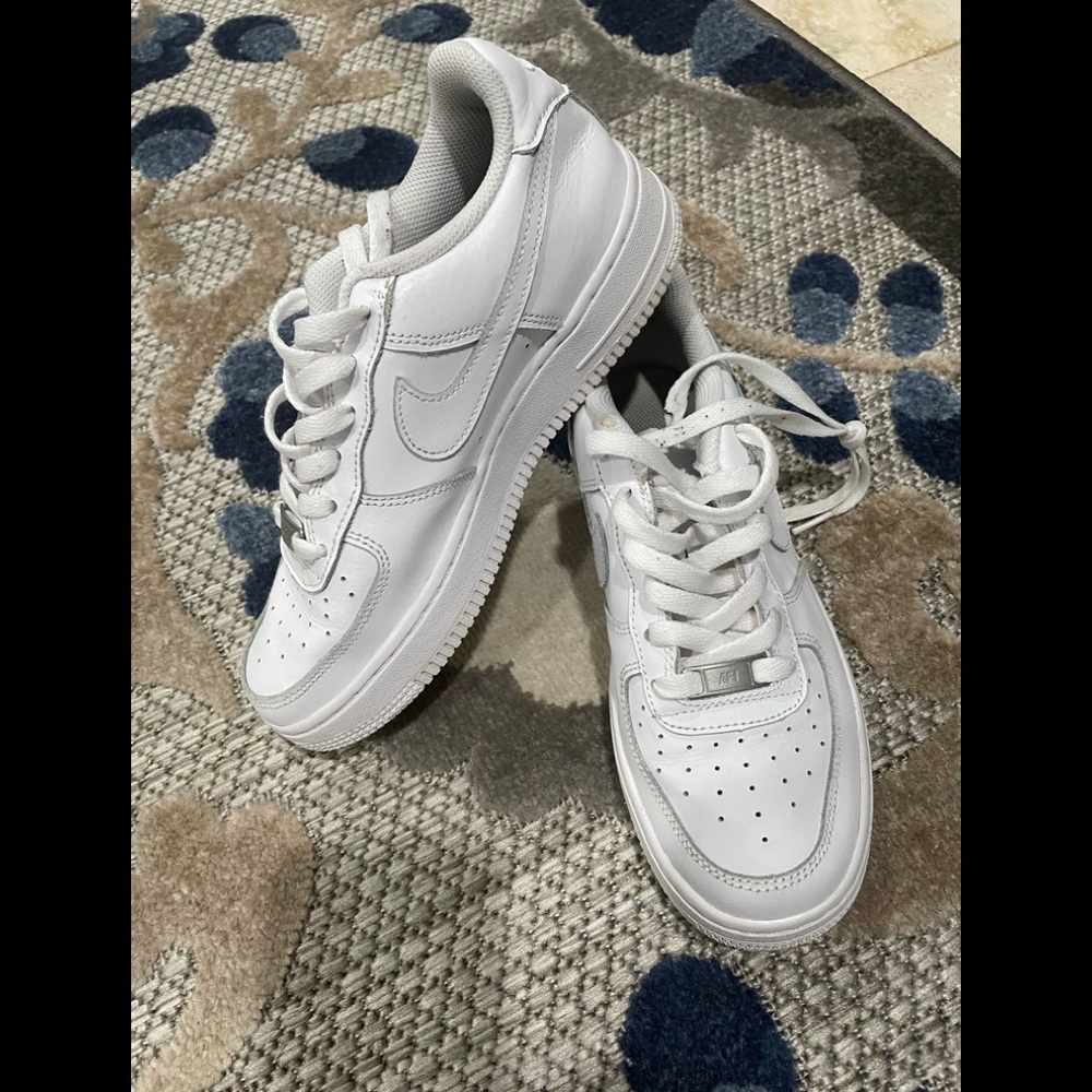 Nike Air Force 1 LE
Big Kids' 👟 5Y